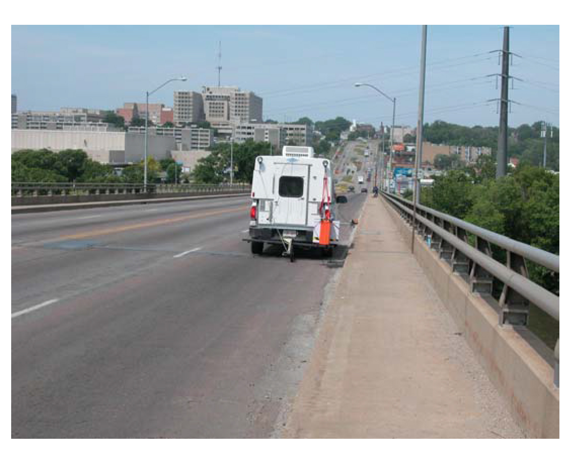 Ground Penetrating Radar Method One:
Dual-Polarization horn antenna method (antenna configuration): Note two 1 GHz antennas, polarized 90-degrees apart.
The front antenna (nearest the vehicle) is sensitive to longitudinal bars; the rear antenna is most sensitive to
transverse steel (high speed, high-resolution). (GEOVision Geophysical Services)